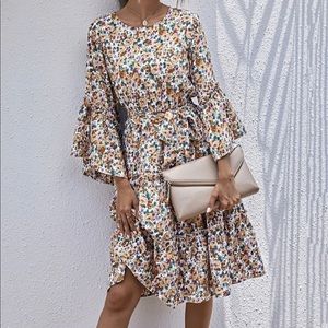 NWT Floral Flounce Sleeve Dress